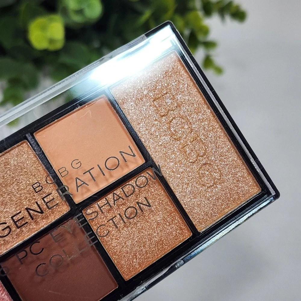 BCBG Generation Warm Brown Eyeshadow Palette Pressed Powder Matte / Shimmer